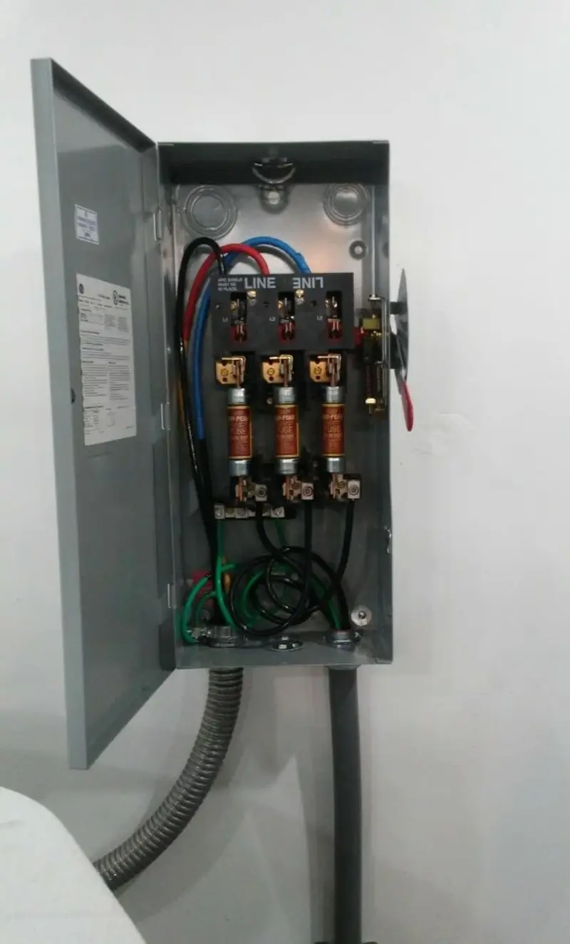 Three-phase disconnect switch installed for Smoke Detector Installation in Kings Mountain